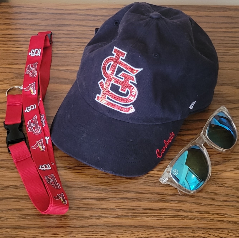 MLB Fans! '47 Brand St. Louis Cardinals women's navy logo b-ball cap.